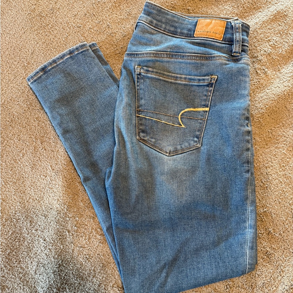 American Eagle Outfitters Light Blue Denim Jeans. No Holes. 8 Short.